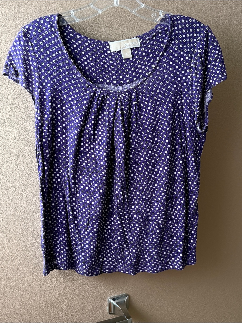 💥5/$15 FINAL PRICE DROP Michael Kors Purple Geometric Print Cap Sleeve Top